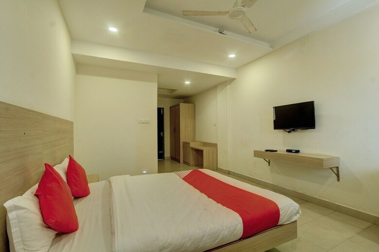 Hotel Oyo 26739 Arasu Regency