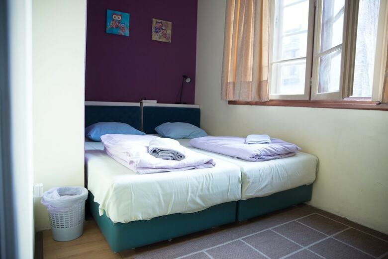 Hostal Reveller's Hostel