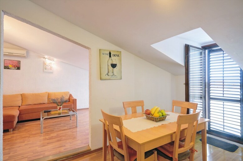 Apartment 70