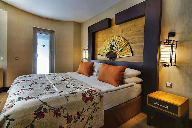 Limak Lara Deluxe Hotel & Resort