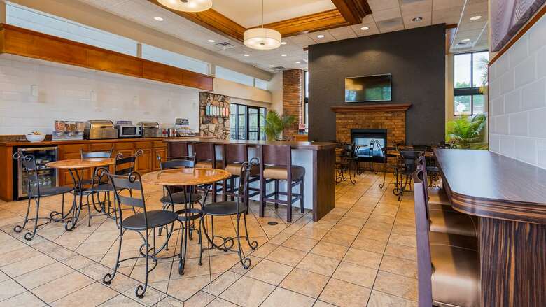 Hotel Best Western Plus Landing View Inn & Suites