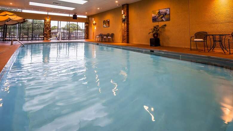 Hotel Best Western Plus Landing View Inn & Suites
