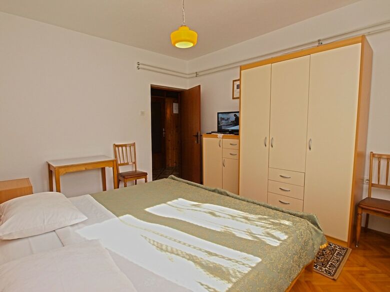 Apartment 390