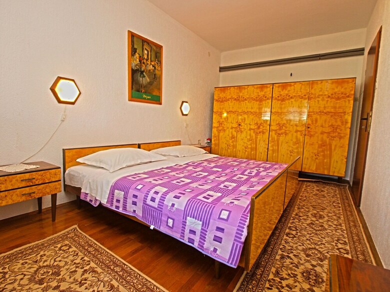 Apartment 390