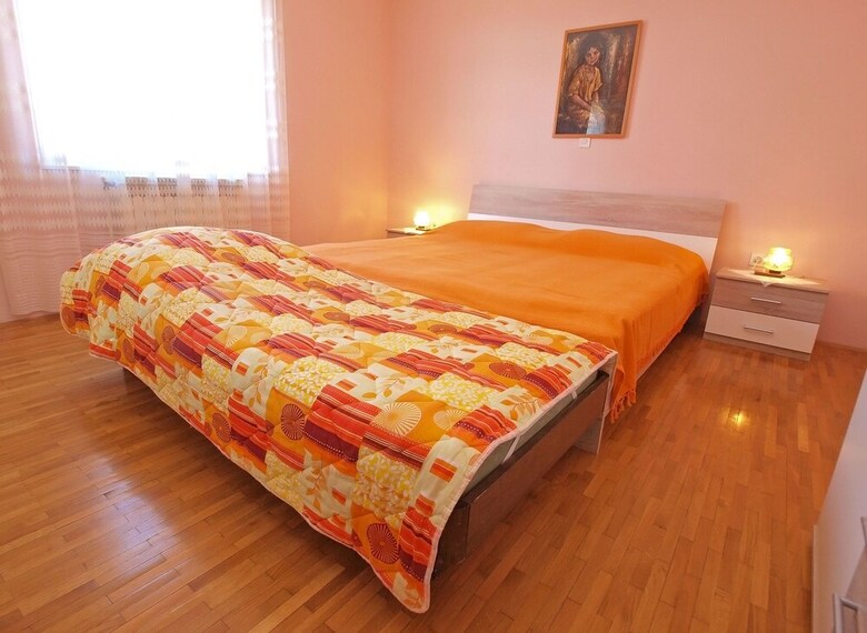 Apartment 757