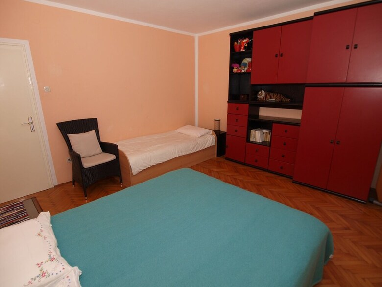 Apartment 752