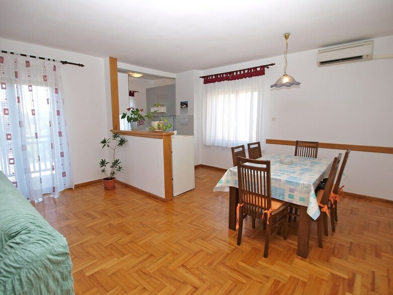 Apartment 914