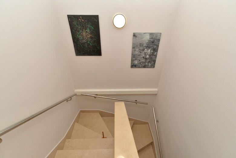 Apartment 843