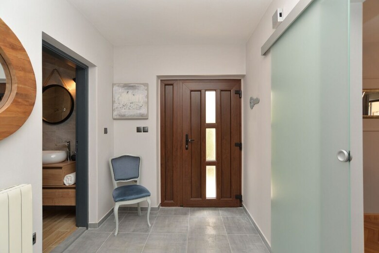 Apartment 843