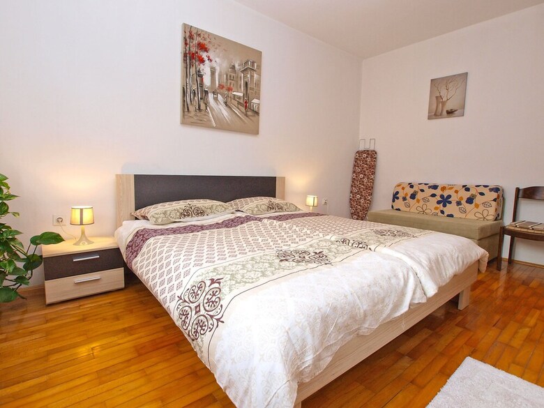 Apartment 946