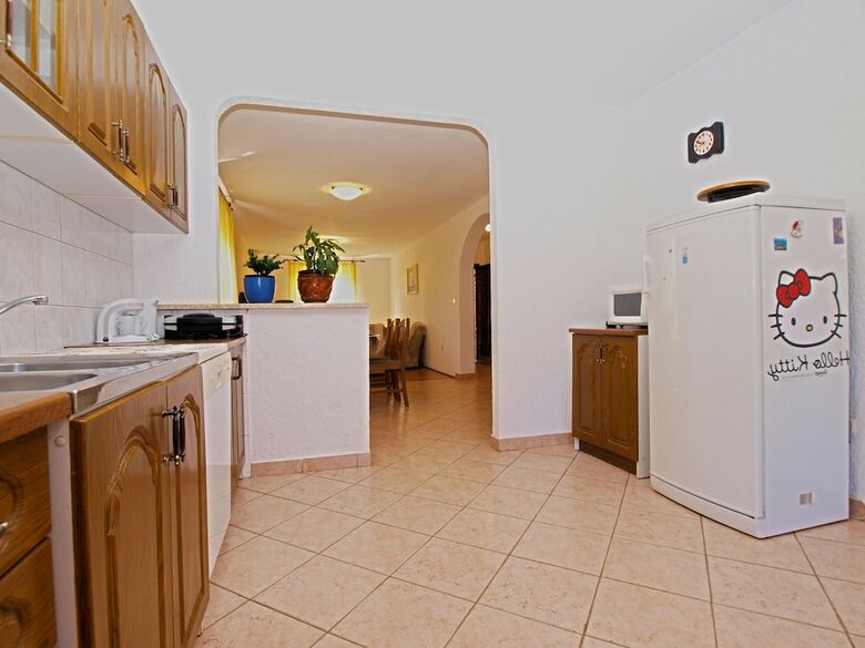 Apartment 1382