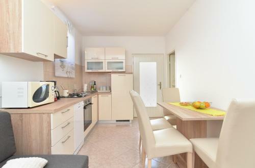 Apartment 1375