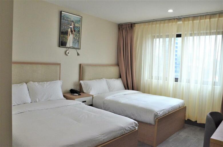 Lic Plaza Hotel