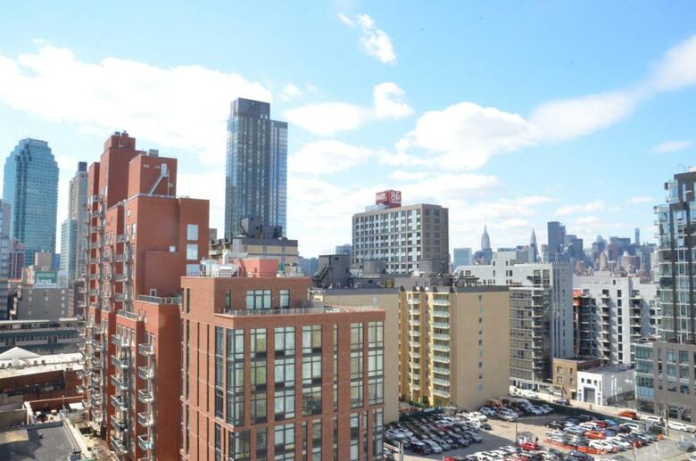 Lic Plaza Hotel