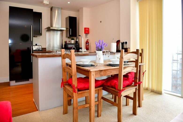 Apartamentos Just Stay Wales - Meridian Wharf