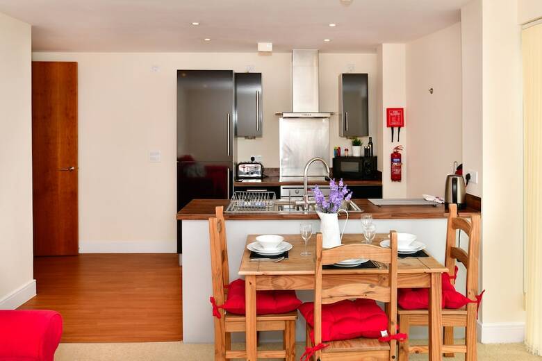 Apartamentos Just Stay Wales - Meridian Wharf
