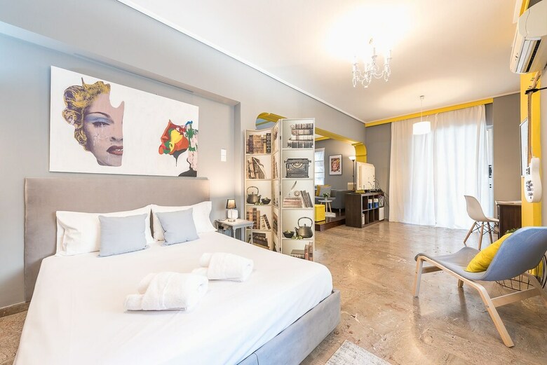 Stylish Apartment With Balcony