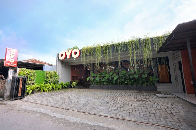 Hostal Oyo 583 Royal Gejayan Homestay