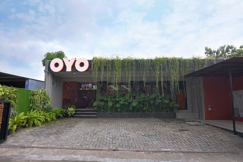 Hostal Oyo 583 Royal Gejayan Homestay