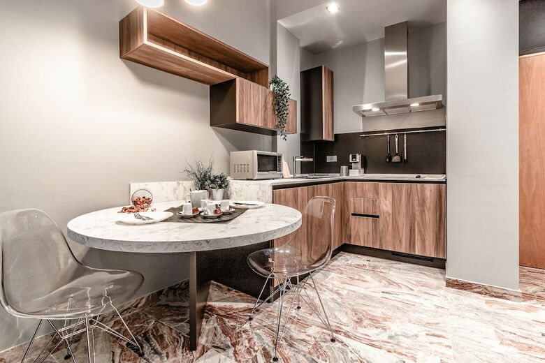 Ugo Bassi Apartments