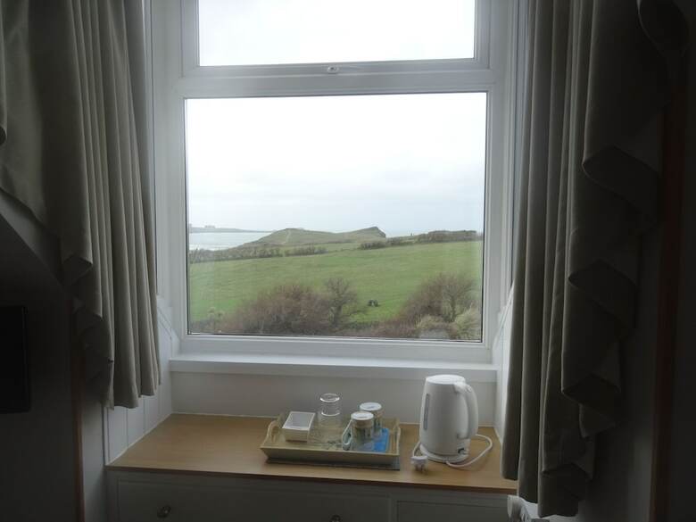 Rolling Waves Hotel - Guest House
