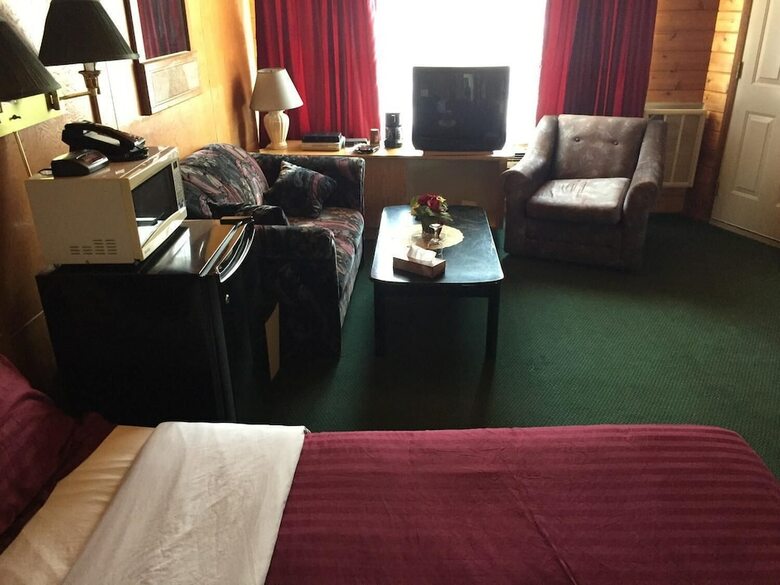 Falcon Lake Hotel