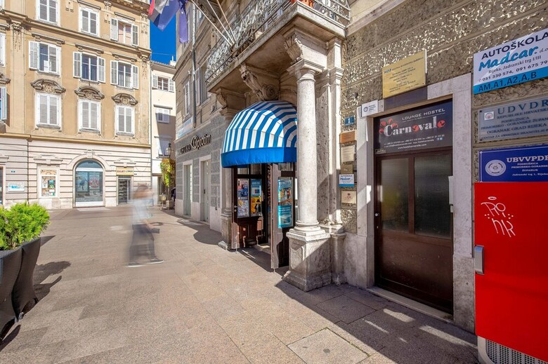 Apartamentos Deluxe Adria Square Studios
