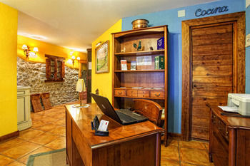 Hostal Almadiero