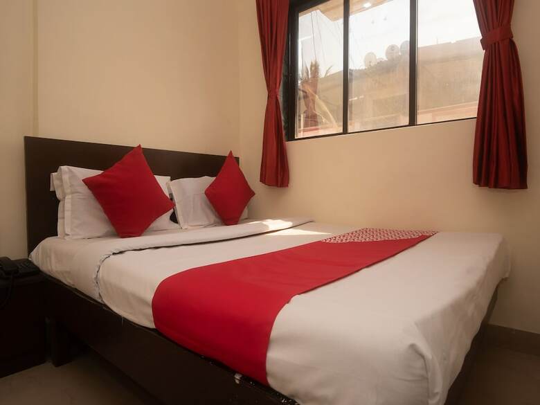 Hotel Oyo 23285 The Diplomat Lodging