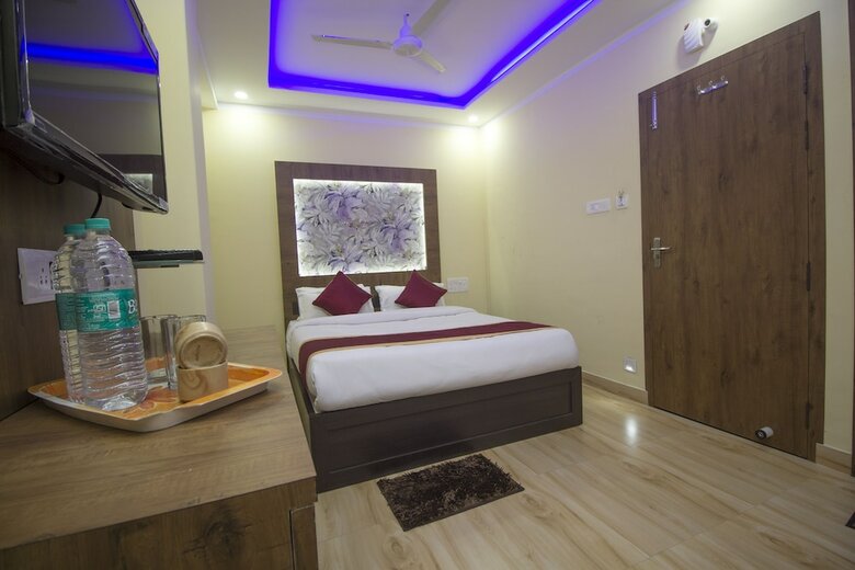 Oyo 25007 Hotel Royal Garden