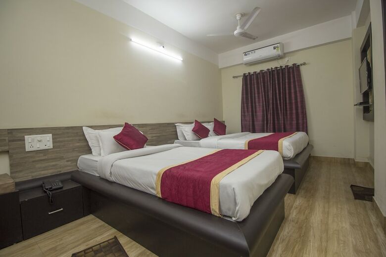 Oyo 25007 Hotel Royal Garden