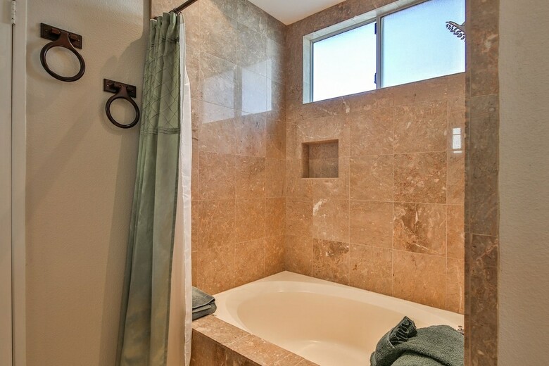 Golfers Paradise On The 5th Hole - Three Bedroom Condo