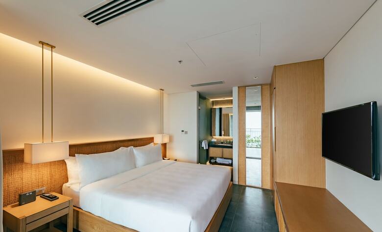 Chicland Hotel