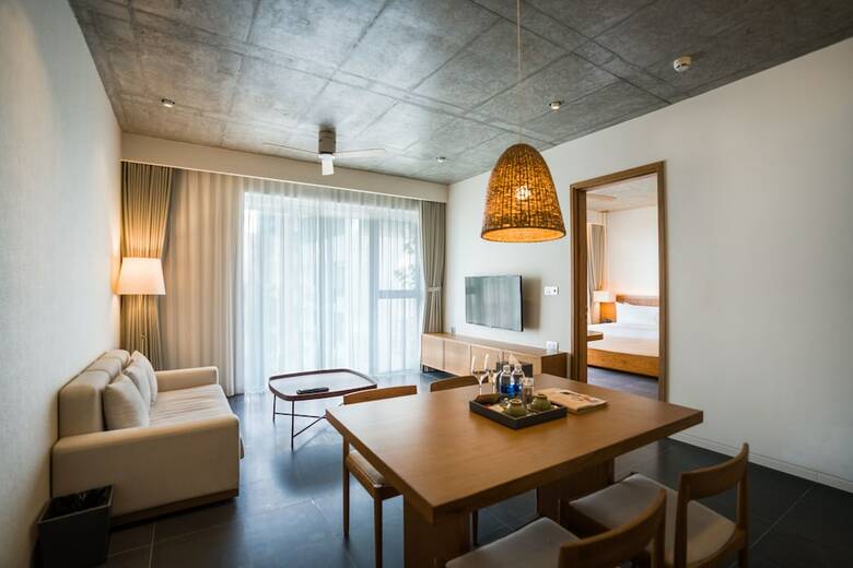 Chicland Hotel