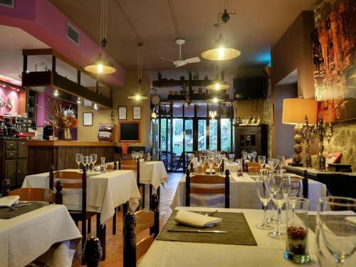 Logis Hostal Rural Txapi Txuri