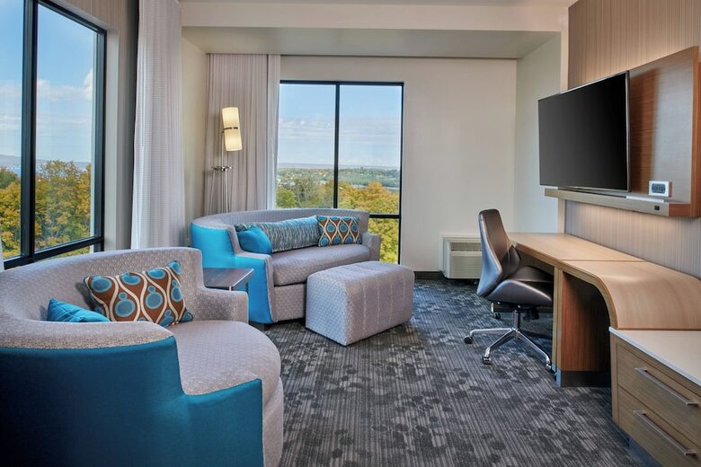 Hotel Courtyard By Marriott Petoskey At Victories Square