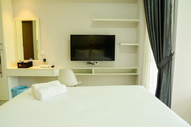 Mahogany Suites Studio Room The Oasis Apartment Cikarang