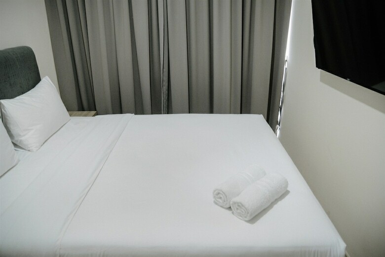 2br Deluxe And Modern Menteng Park Apartment