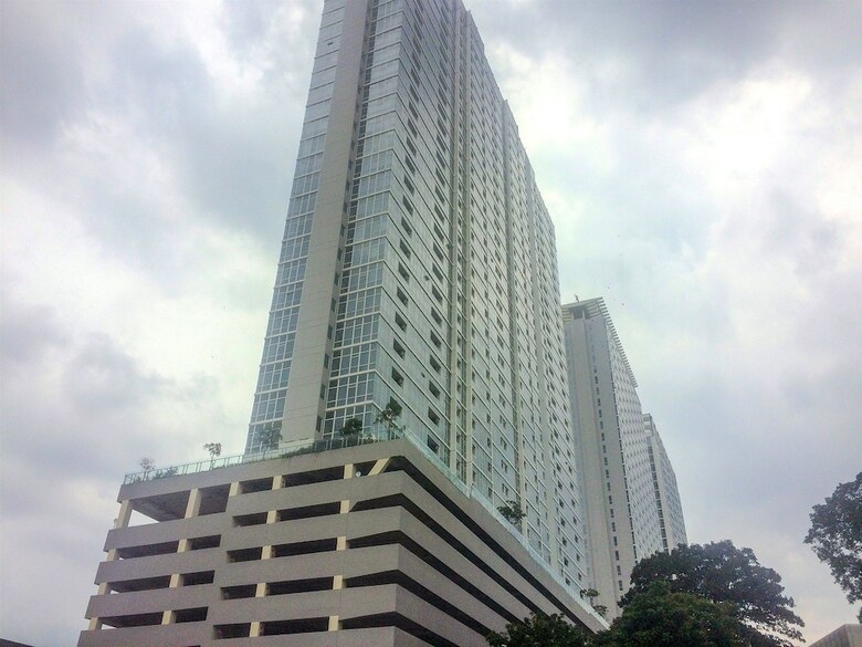 2br Deluxe And Modern Menteng Park Apartment