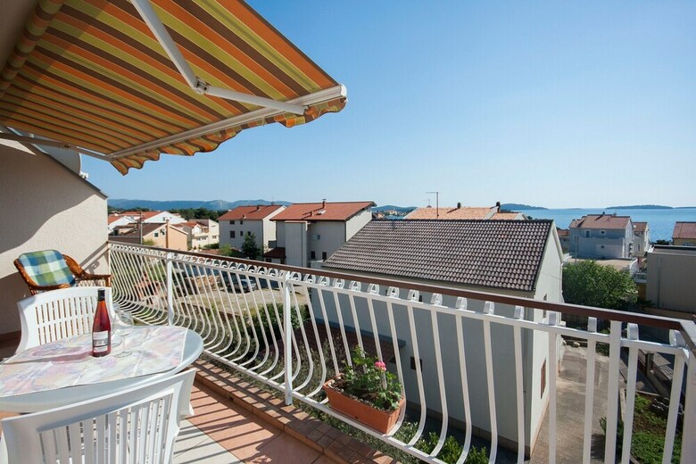 Apartments Maretic