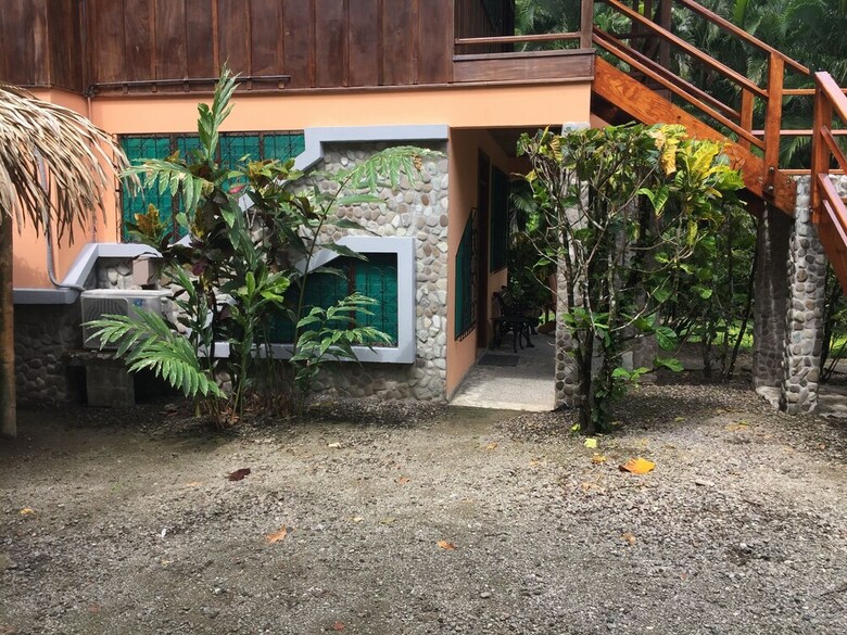 Hostal Mal Pais Surf Camp