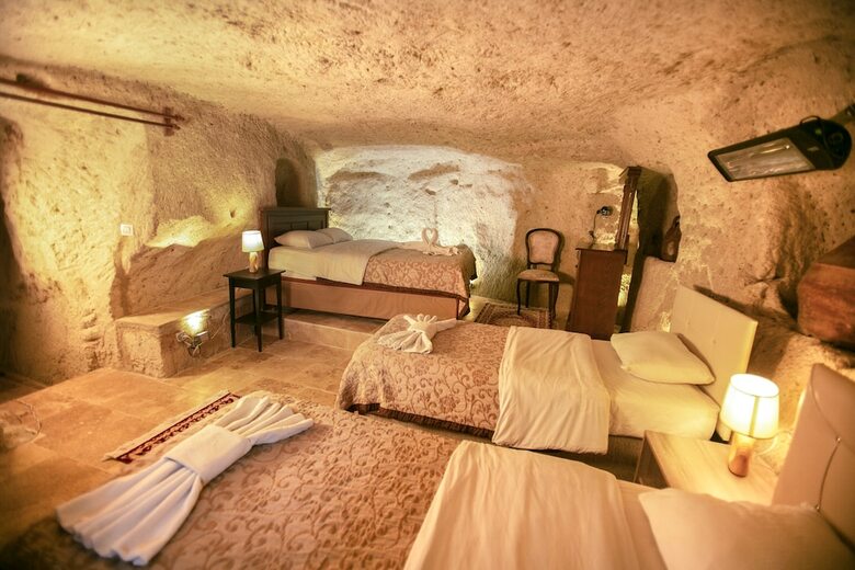Hostal Kamelya Cave Hostel - Adults Only
