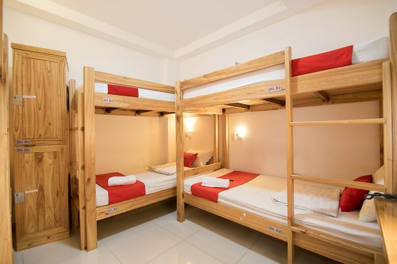 Hostal Reddoorz @ Bui Vien Walking Street - Hostel