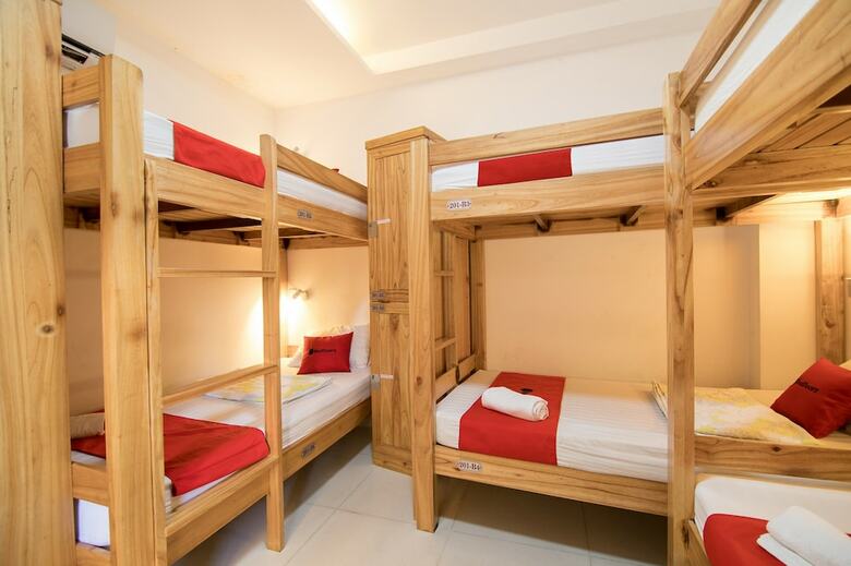 Hostal Reddoorz @ Bui Vien Walking Street - Hostel