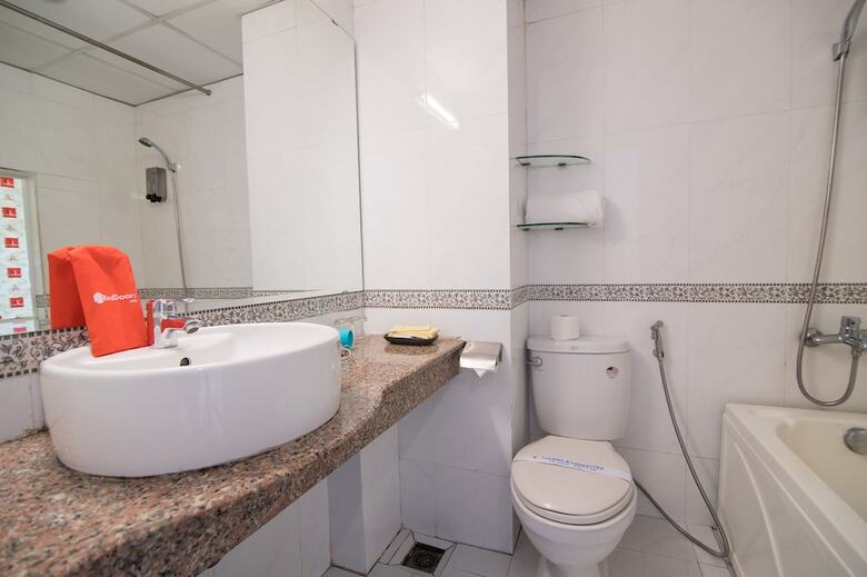 Hotel Reddoorz Plus @ Ben Thanh Market 4