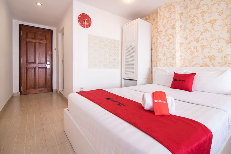 Hotel Reddoorz Plus @ Ben Thanh Market 4