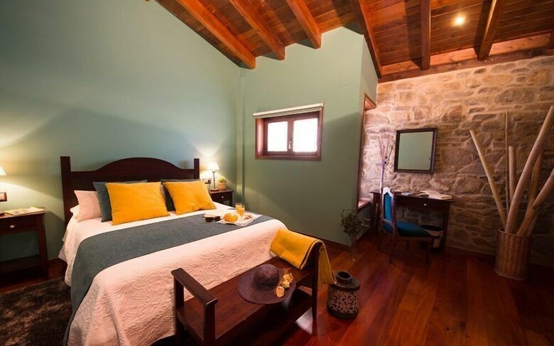 Mirlo Blanco Catoira Galicia Villas