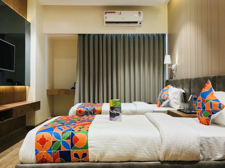 Fabhotel Pinnacle Grand