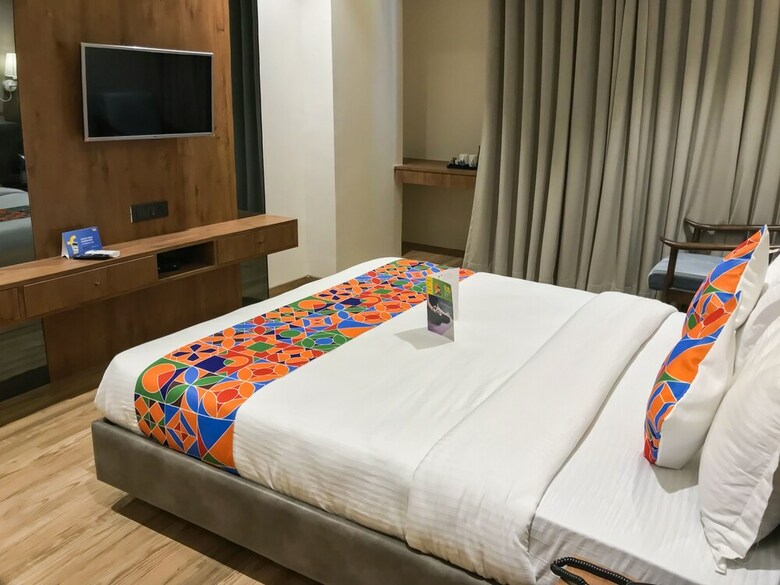 Fabhotel Pinnacle Grand