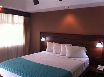 La Riviera Hotel